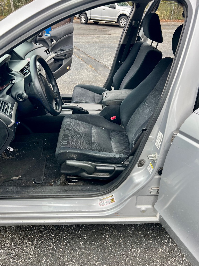 2011 Honda Accord LX - Photo 9