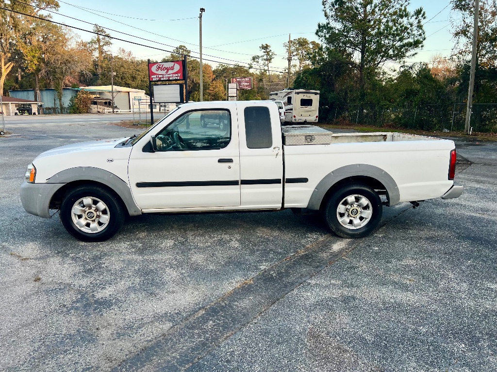 2002 Nissan Frontier XE's photo