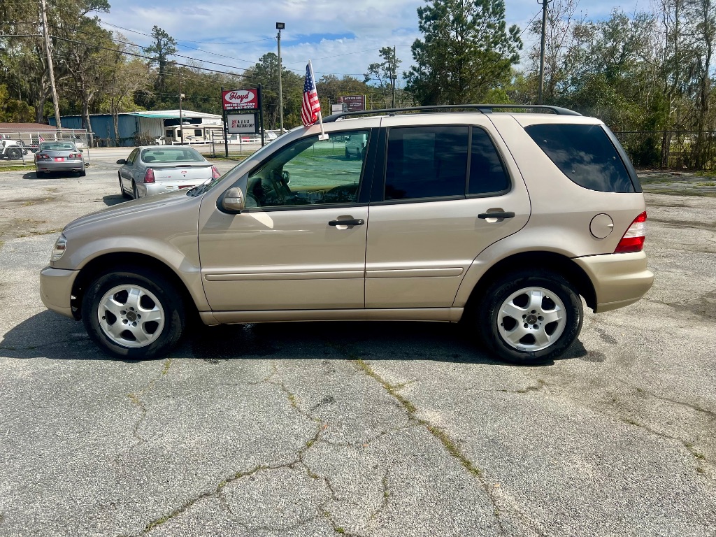 2002 Mercedes-Benz M-Class ML 320's photo